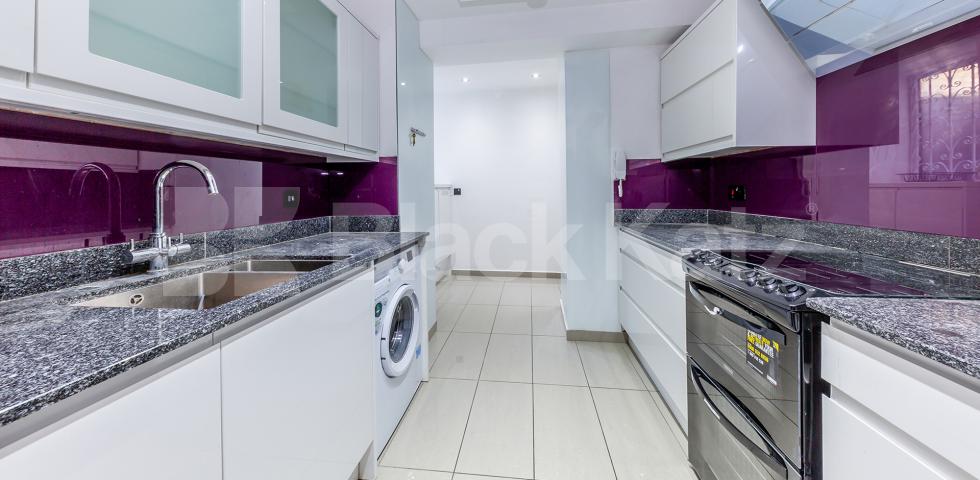 			STUNNING TWO BED!, 2 Bedroom, 1 bath, 1 reception Flat			 Queens Gardens, LANCASTER GATE
